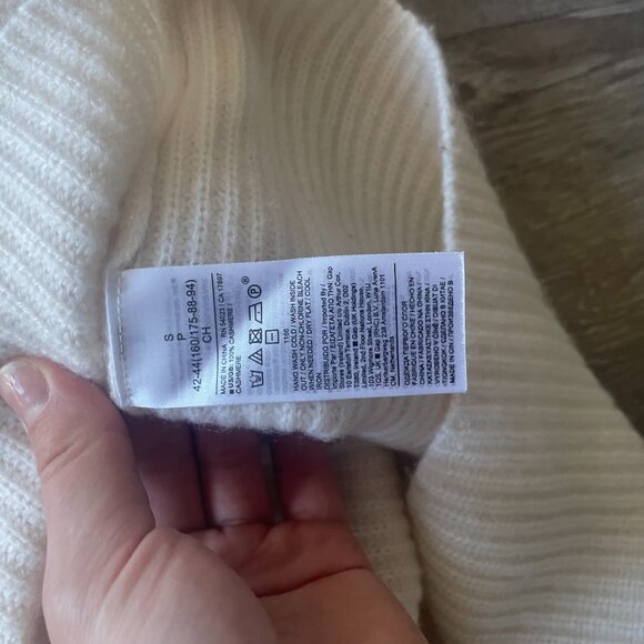 Banana Republic 100% Cashmere sweater - size S - Picture 3 of 3